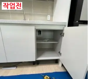 나르왈 로봇청소기 주방 하부장 리폼 — 시공 전